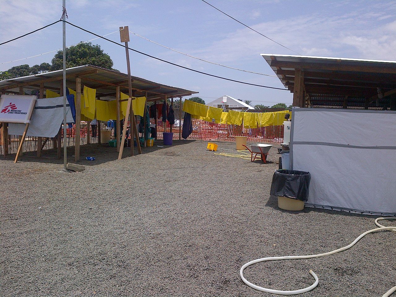 Centre de traitement Ebola (Ebola Treatment Unit) en Afrique de l'Ouest